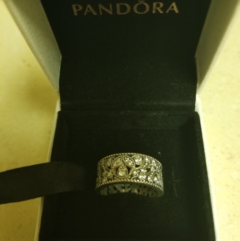 NIB Pandora silver ring sparkling leaves